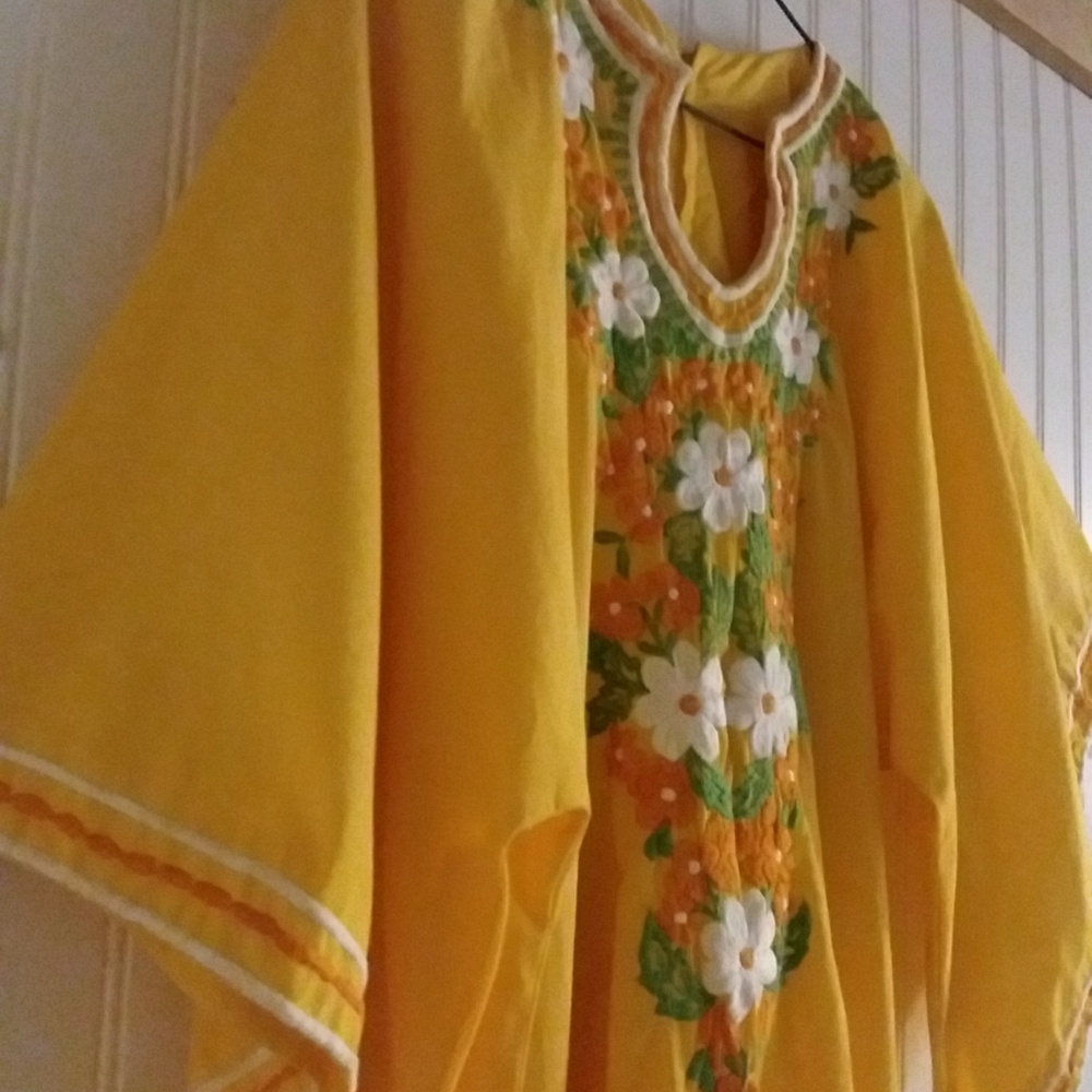 Embroidered Yellow Robe - Picture 3 of 6